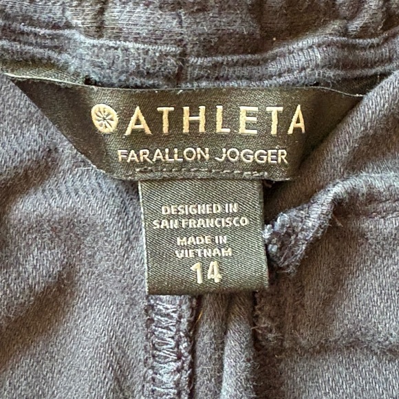 Athleta Farallon Jogger Camo Printed Black Gray Womens Size 14 - Picture 3 of 5